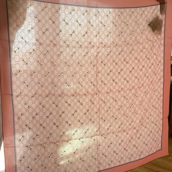 Gucci GG print scarf in pink. Brand new!! - Picture 2 of 7